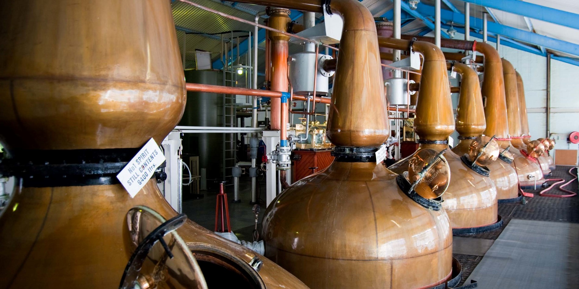 Approfondissez vos connaissances sur la distillation du whisky à Islay.