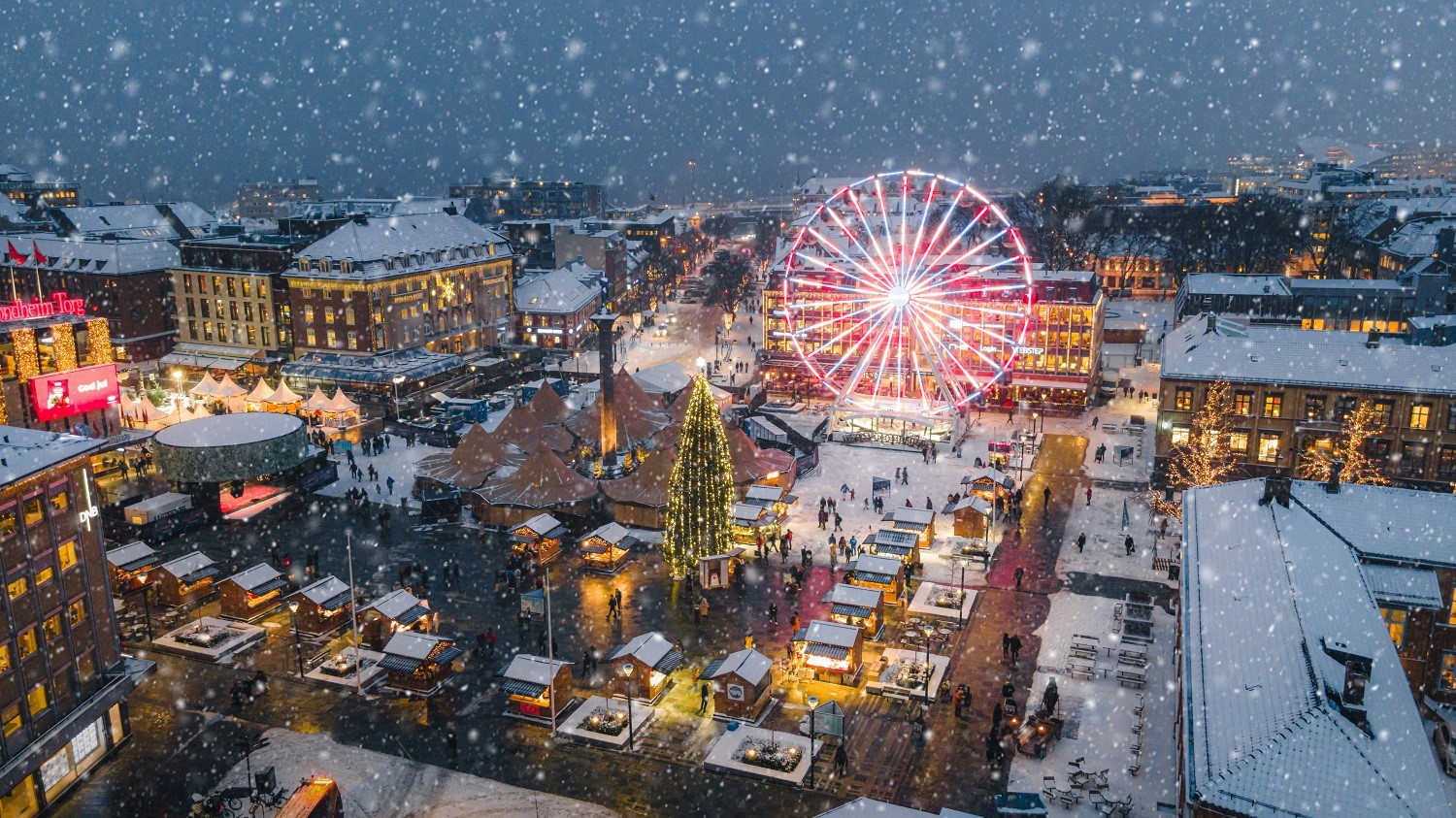 Le marché de Noël de Trondheim et sa grande roue gigantesque