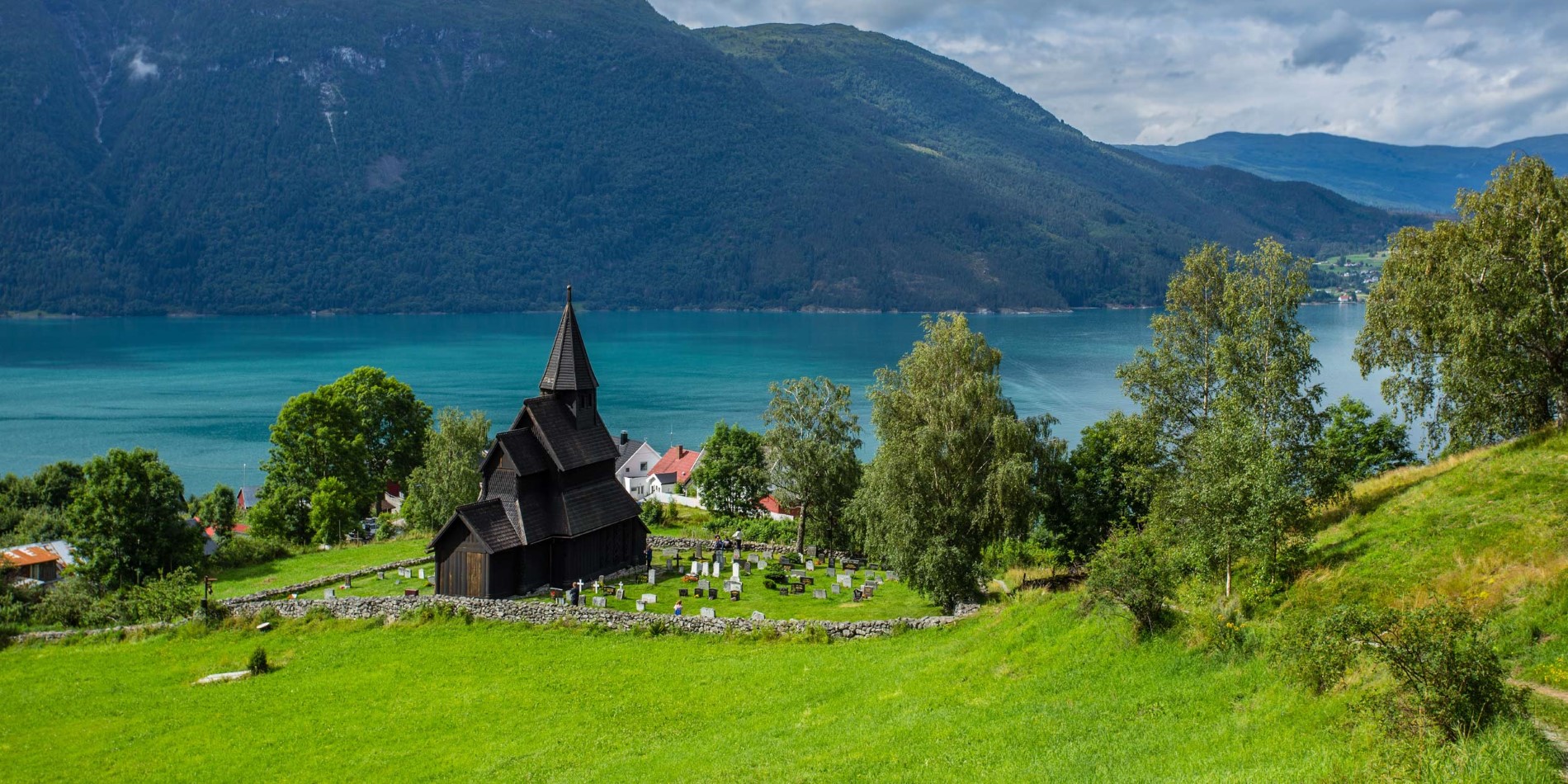 2500x1250_Urnes-Stave-Church_3_Sognefjorden-Oleg-Bakhirev_Shutterstock.jpg