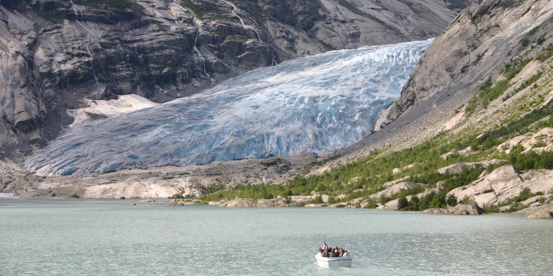 Bras de glacier atteignant le fjord