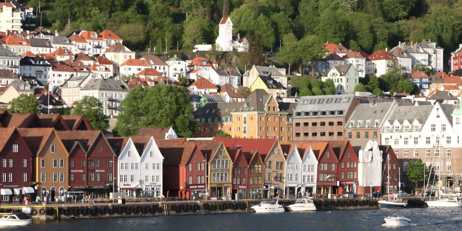 Maisons pittoresques au bord du port à Bergen